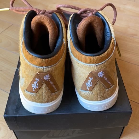 Nike LeBron 12 NSW Lifestyle “Lion’s Mane” - Picture 4 of 7